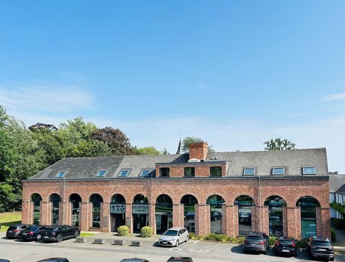                                         Bureaux à louer à Merelbeke, € 795
