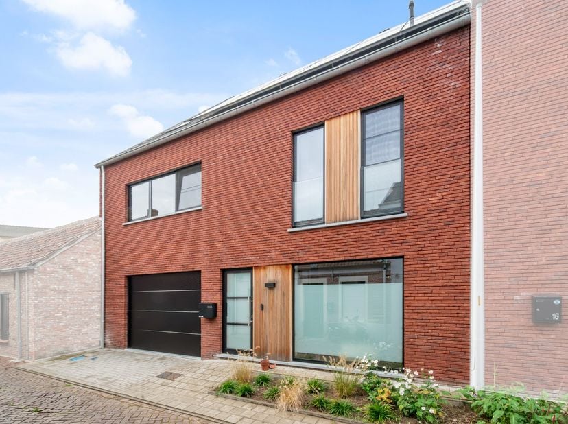 Huis te koop in Plezantstraat 18,
                    9240 Zele