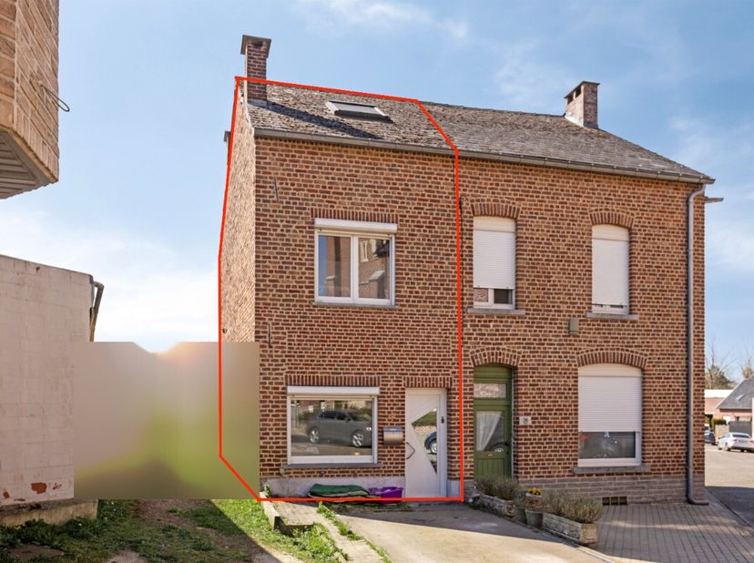 Deze gezellige woning biedt u alles wat u nodig heeft voor comfortabel wonen. Gelegen in de rustige en groene omgeving van Bost, deelgemeente van Tien