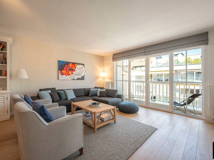 Ruim en lichtrijk drieslaapkamerappartement op toplocatie, op wandelafstand van zee en centrum Knokke, op slechts enkele minuten wandelen van het stra
