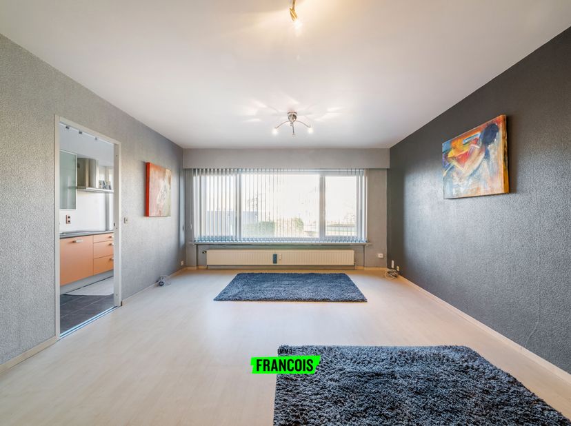 Ce appartement clé-en-main de 79 m² est situé au premier étage dune résidence calme et soignée, à seulement 200 mètres du magnifique parc Maria Hendri