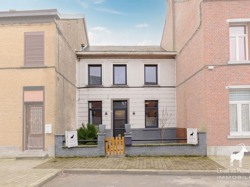 Makelaarsreferentie: V7170-498<br />
*** VIRTUELE TOUR: https://immo360.immo-facile.com/vtour/fr/wkm4w9/frame ***<br />
Ontdek deze woning in La Hestr