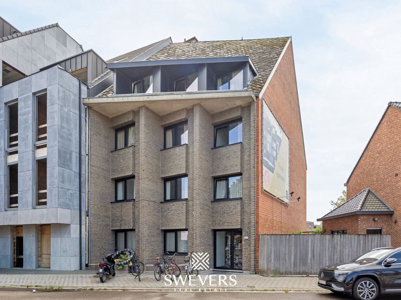 Voor meer info en foto’s, surf naar www.swevers.be – Congostraat 19 in Hasselt is een instapklaar opbrengsteigendom met 15 studentenkamers, elk voorzi