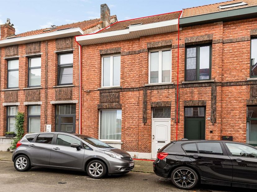 Gezinswoning met 4 slaapkamers en zuidgerichte tuin<br />
Deze gezinswoning met 4 slaapkamers is gunstig gelegen nabij het centrum van Turnhout en bie