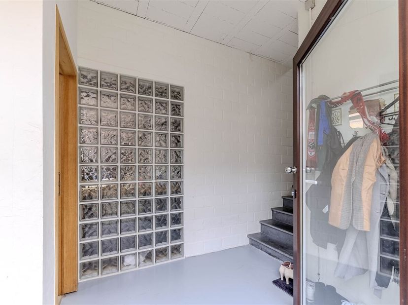 Locatie<br />
Dit duplex-appartement is gelegen in Westmalle, op een ideale locatie nabij het centrum. Winkels, scholen en openbaar vervoer bevinden z