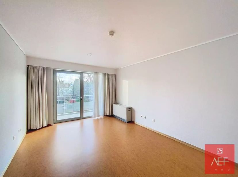 LOGEMENTS A ASSISTANCE<br />
FLAT 102<br />
Visite: https://info051508.typeform.com/to/e7UMsyoc<br />
Les logements à assistance "Dry Coningen", situé