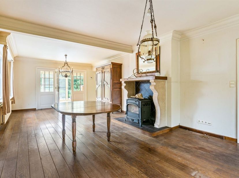 Te moderniseren open bebouwing op 5a48ca<br />
Deze woning dateert van 1961 en dient gerenoveerd te worden naar de hedendaagse normen.<br />
Ligging: