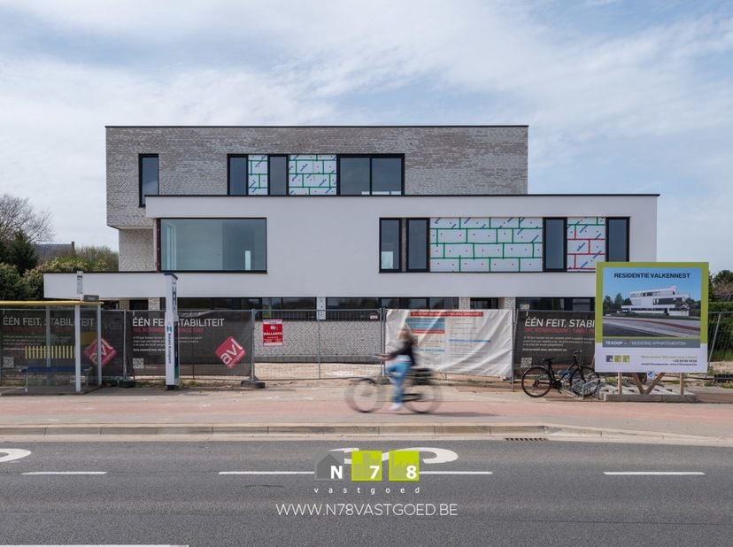 APPARTEMENT 5 GELEGEN IN RESIDENTIE VALKENNEST TE ROTEM.<br />
KENMERKEN APPARTEMENT<br />
- Eerste verdieping appartement<br />
- 2 Slaapkamers.<br /