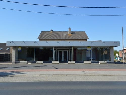                                         Commerce à louer à Gullegem, € 1.400
