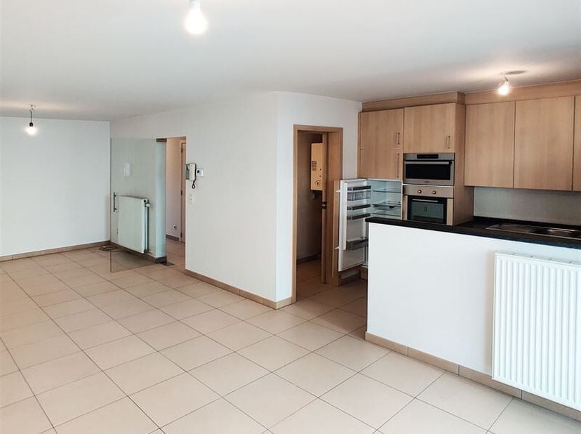 Appartement op wandel afstand van de markt en De Donk, dichtbij alle winkels en het station en met een snelle aansluiting naar de N60. <br />
Het appa