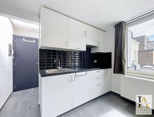                                         Studio avec coin lit à louer à Angleur, € 475
