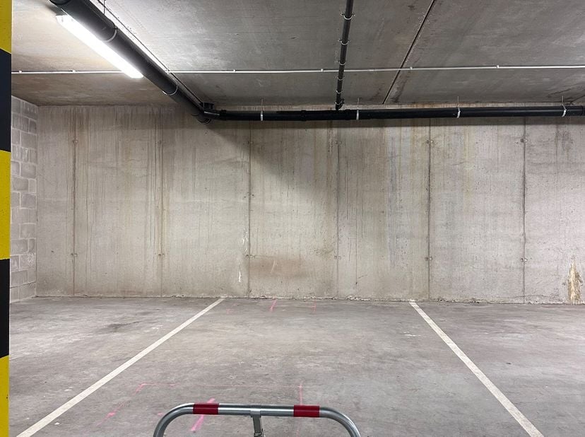 Ondergrondse parkeerplaats P4 in het centrum van Gistel, op een boogscheut van de markt. <br />
<br />
Dat alles vervat in een stijlvol, functioneel e