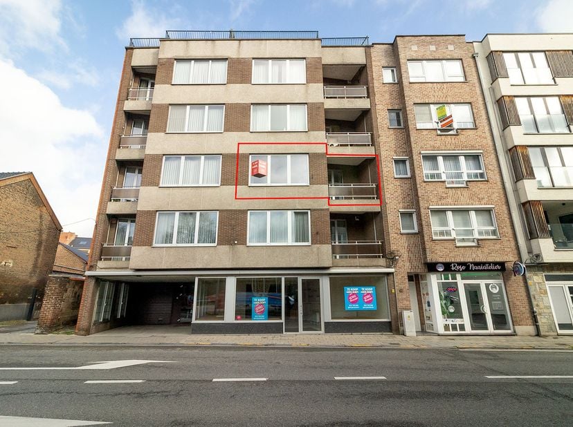 RUIM &amp; GOED GELEGEN APPARTEMENT - <br />
<br />
Dit aangename appartement is ideaal gelegen op een toplocatie in Tongeren, op slechts 3 minuten wandel