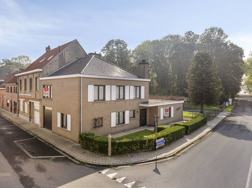 Huis te koop in Vlamertingestraat 42,
                    8906 Elverdinge