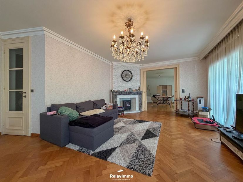 Met veel plezier presenteren we deze karakterwoning van 124 m², gelegen aan de ingang van Doornik, die historische charme combineert met moderniteit.