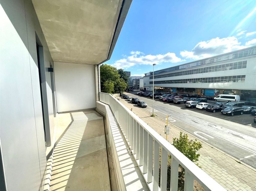 Situation : Le projet immobilier neuf unique « Louise Marie », situé sur la célèbre Desguinlei, bénéficie d'un emplacement privilégié à proximité du S