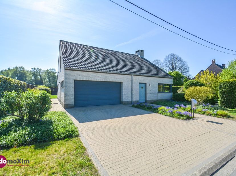 Belle maison de 4 chambres à coucher, prête à être emménagée, à Hever<br />
 <br />
Vous êtes à la recherche d'une maison familiale prête à être emm
