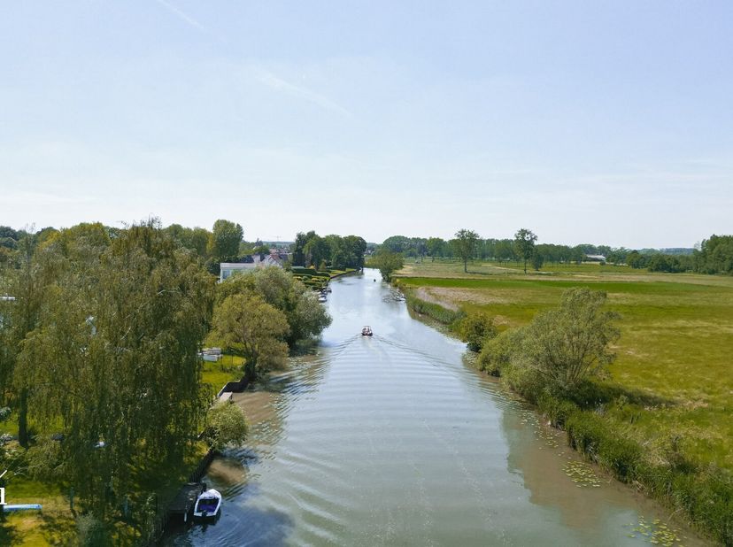 U kan deze woning virtueel bezoeken en de documenten downloaden op www.irres.be.<br />
Bijkomende info en bezoeken via Gauthier op gauthier@irres.be o