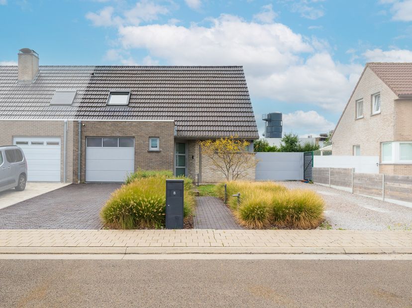 Huis te koop in Grulbeeklaan 8,
                    8930 Menen