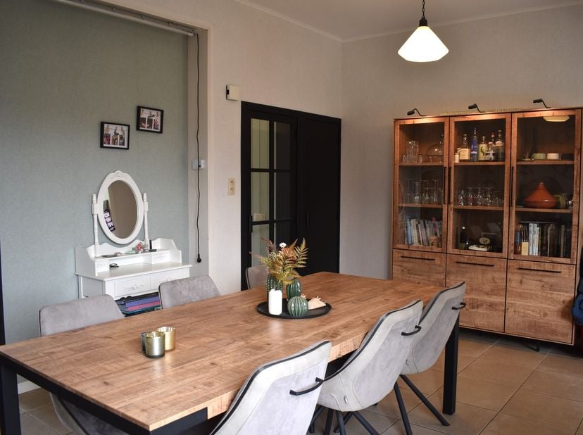 Gezellige gezinswoning op rustige, landelijke ligging in Velm (Sint-Truiden)<br />
Ontdek deze charmante woning in het landelijke Velm, een deelgemeen