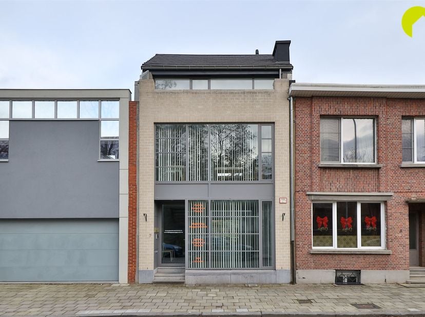 IN OPTIE !<br />
<br />
Op een zeer gunstige locatie in Wilrijk vinden we dit pand dat vele doelen kan dienen. Gelegen vlakbij het Sint-Augustinus z