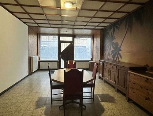                                         Maison unifamiliale à vendre à Leuze-en-Hainaut, € 105.000

