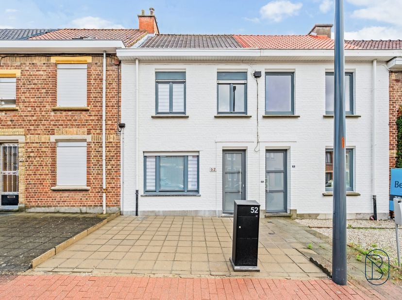 Instapklare en smaakvol gerenoveerde woning met 3 slaapkamers en een zonnige zuidoostgerichte tuin in Ronse<br />
Op een aangename locatie in Ronse vi