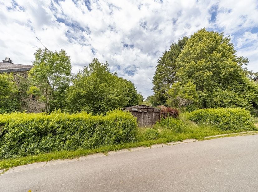 L'agence Antoine Immobilier de Stavelot vous présente cette belle parcelle d'une superficie de 844m2 (LOT S3 au plan de mesurage annexe) située dans l