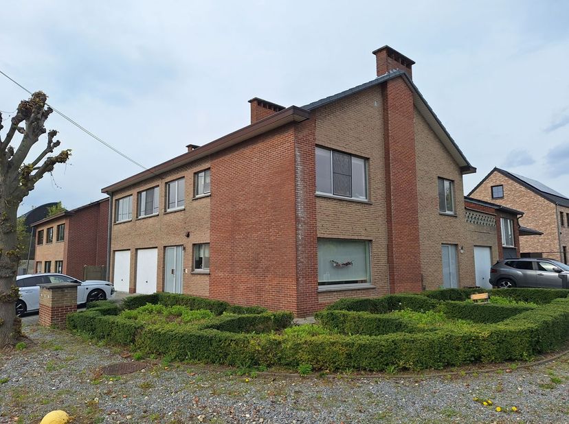 Vergunde meergezinswoning met 3 appartementen in Heusden-Zolder, interessant opbrengsteigendom!<br />
<br />
Op zoek naar een rendabele investering? D