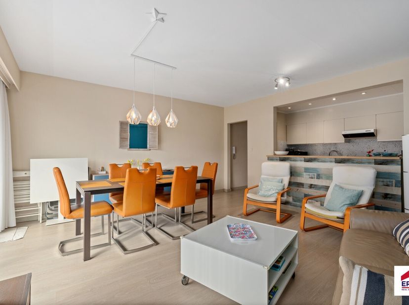 Te koop: instapklaar appartement in de Ebbestraat, Koksijde, op korte afstand van zee, duinen en openbaar vervoer. Dit appartement biedt een comfortab