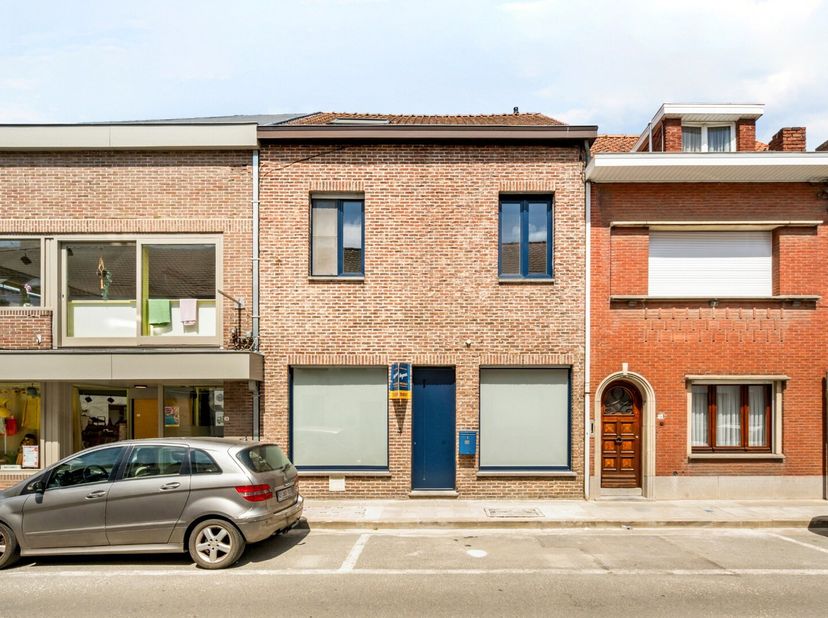 Schrijf je in voor het bezoekmoment op zaterdag 20 juni via onze website:<br />
https://benjaminverkoopt.be/panden/ruime-instapklare_woning_met_4_slaa