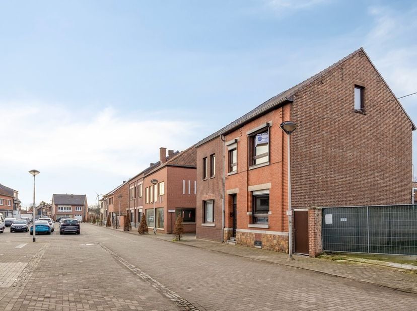 Ruime gezinswoning met 4 slaapkamers en knusse tuin in het gezellige Vlijtingen, Riemst.&amp;nbsp;<br />
<br />
Ben je op zoek naar een woning met karakte