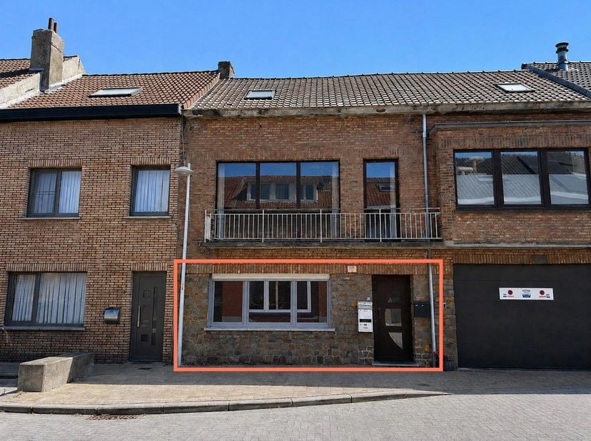 Voor meer informatie over dit appartement of bezoek, contacteer Florence De Smedt op 0472/91.61.87.<br />
Dit 2-slaapkamerappartement biedt een uitste