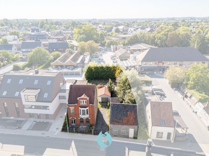In de Polenstraat te Sleidinge, bevindt zich deze uitzonderlijke eigendom met een totale grondoppervlakte van maar liefst 929 m².<br />
Het betreft tw