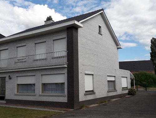                                         Maison à louer à Hallaar, € 1.100
