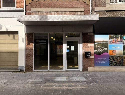                                         Commerce à louer à Maaseik, € 750

