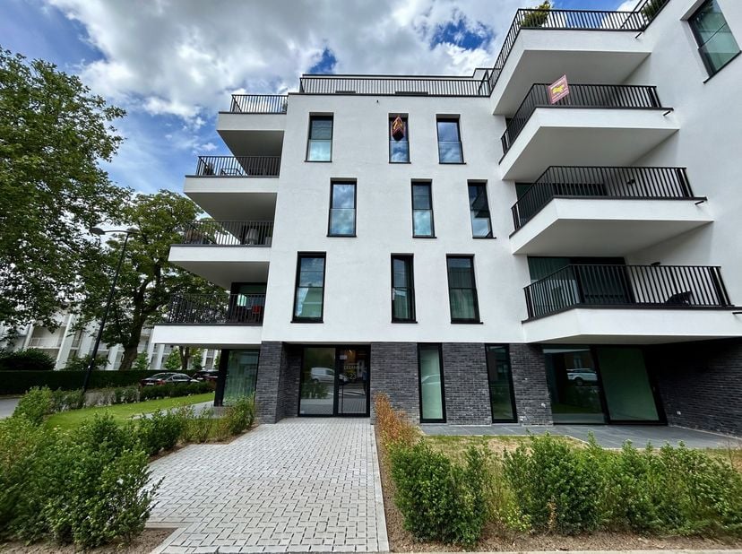 Dit nieuw, energiezuinig (E34) appartement bevindt zich op de gelijkvloerse verdieping van de stijlvolle residentie Cézanne, gelegen op wandelafstand