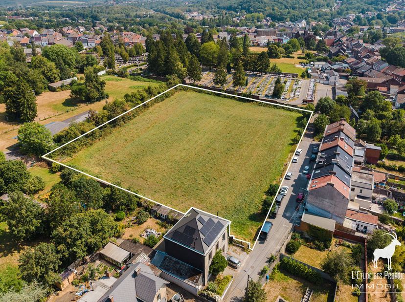 Référence agence : V6031-1826<br />
Opportunité Exceptionnelle : Belle parcelle de terrain de 73 ares et 68 centiares avec une façade de 100m et une p