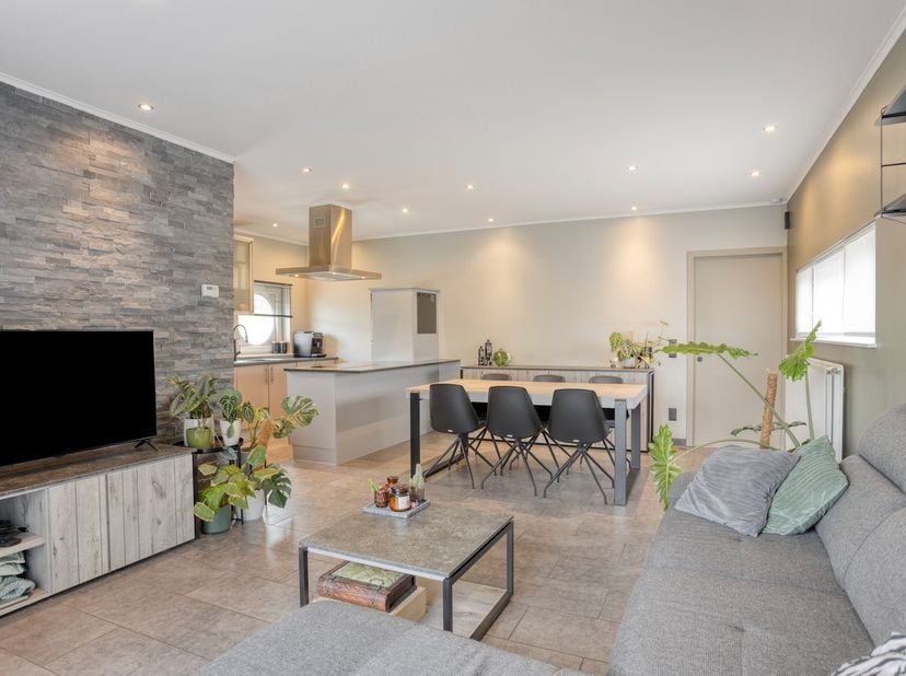 Welkom aan de Broekerveld 50 bus 1.1 te Houthalen-Helchteren!<br />
<br />
Dit tweeslaapkamerappartement gelegen op het eerste verdiep met een&amp;nbsp;wo