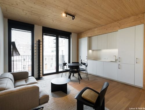                                         Studio te huur in Elsene, € 1.300
