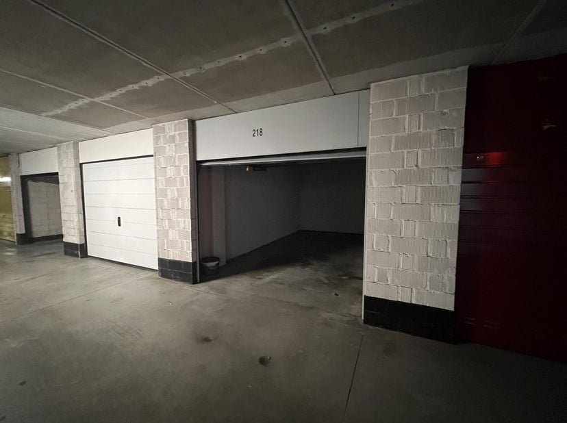 Au cœur d'Ostende, à quelques pas du Petit Paris, de la plage et du casino, se trouve ce garage facilement accessible. Le garage fait partie d'un comp