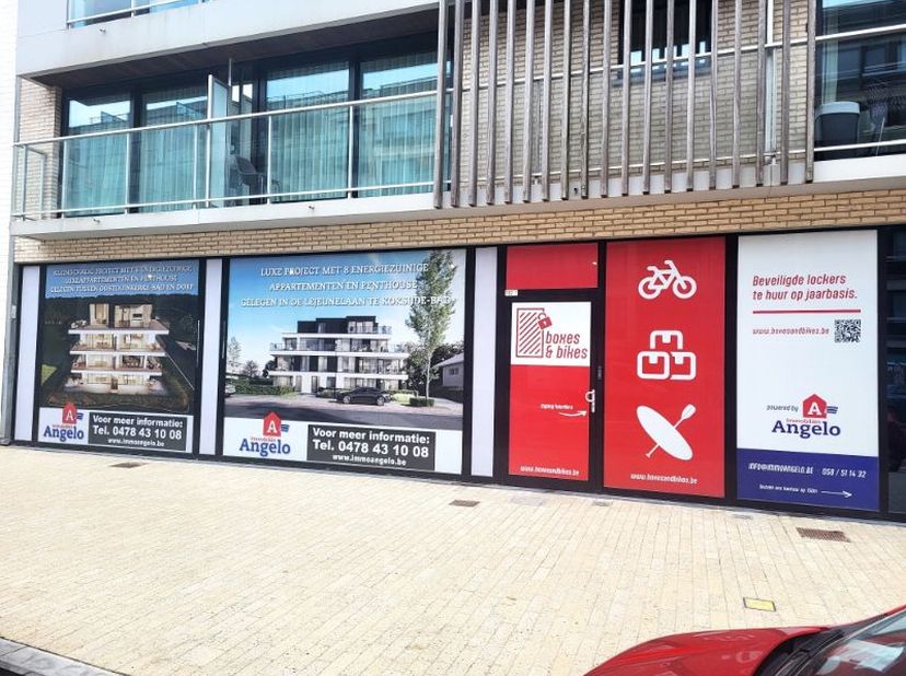 Diverses armoires à louer pour les vélos ou le stockage général dans le centre d'Oostduinkerke-Bad.<br />
Ces casiers sont sécurisés par une caméra de