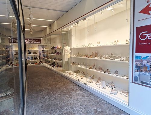                                         Bien commercial à louer à Roeselare, € 2.500
