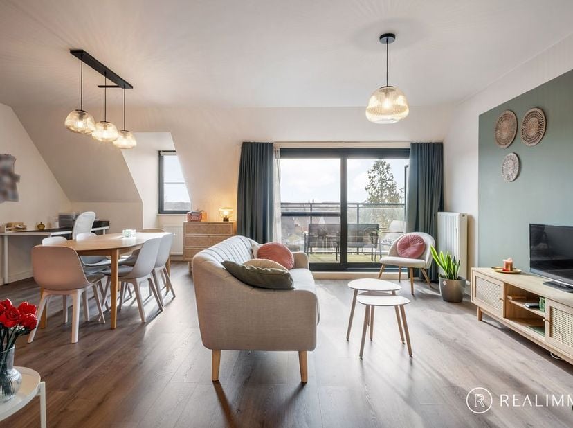 Welkom in Zwevegem! Dit lichtrijke appartement bevindt zich op een centrale ligging, vlakbij winkels, openbaar vervoer en andere voorzieningen.<br />