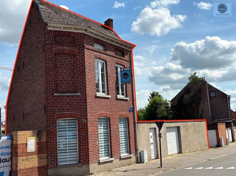 ZEER GOED GELEGEN WONING NABIJ CENTRUM<br />
Richtprijs : 175.000 euro<br />
Zeer goed gelegen woning nabij centrum, treinstation, winkels en scholen.