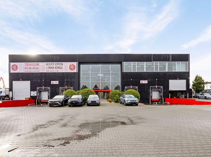 Gehele kantoorruimte met inkomhal – 400 m²<br />
<br />
- € 2.500,00 / maand<br />
- Algemene onkosten: € 190,00 / maand exclusief btw (onderhoud park