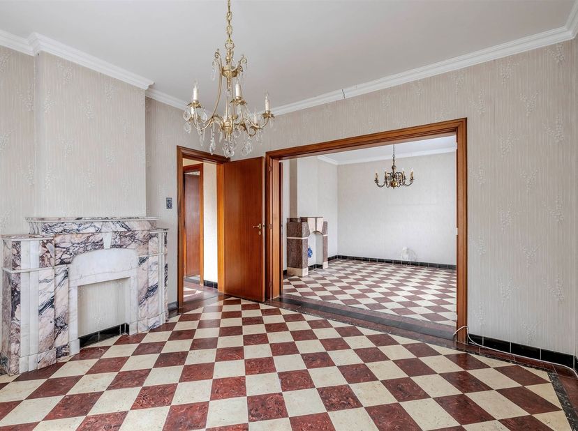 Welkom in deze charmante woning in Meerhout, ideaal gelegen op een ruim perceel van 2940m². Met een bewoonbare oppervlakte van 174m² biedt deze woning