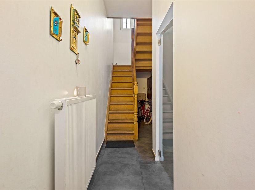 Gerenoveerde woning met 3 slaapkamers op centrale locatie! <br />
Ligging: Deze woning is gunstig en centraal gelegen nabij de Bredabaan. Verschillend