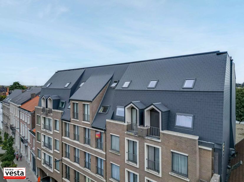 Dit charmante appartement in het hart van Sint-Truiden heeft een oppervlakte van 79 m². Het appartement beschikt over één ruime slaapkamer met badkame