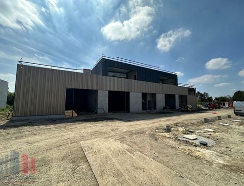                                         Bâtiment d’entreprise à vendre à Anzegem, € 738.000
